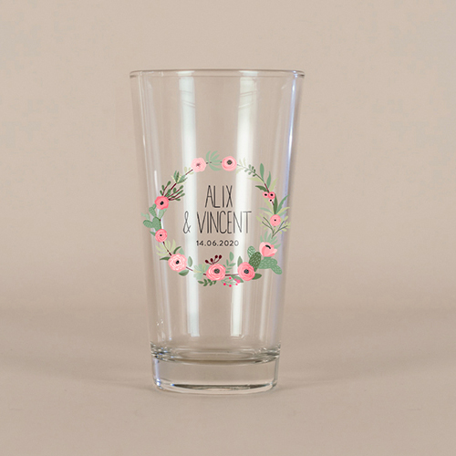 Verre à bière de mariage Fleuri rose à personnaliser