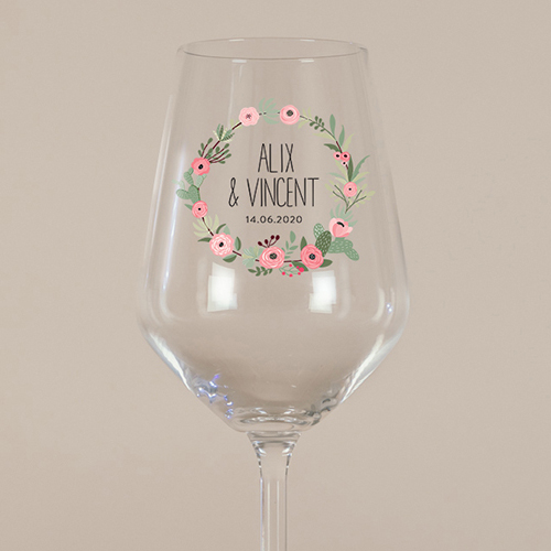 Verre à vin de mariage Fleuri rose à personnaliser